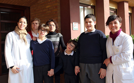 Varias profesoras y alumnos del colegio Compañía de María de Tudela.