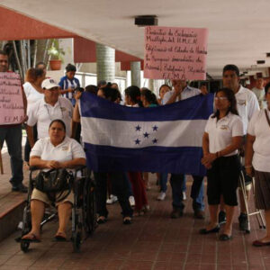 Pacientes con esclerosis múltiple de San Pedro Sula exigen medicamentos