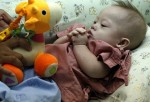 Pareja australiana afirma que luchará por bebé con síndrome de Down