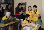 Personas con discapacidad visual aprenden Braille en Chile