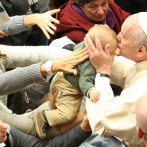 El Papa Francisco preside emotivo encuentro con afectados de autismo
