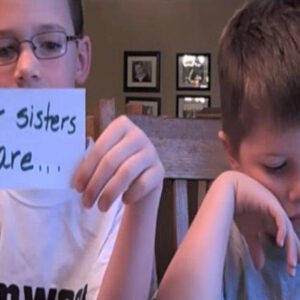 Hermanos defienden a sus hermanas con Síndrome de Down de burlas