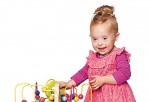 Pequeña con síndrome de down aparece en un aviso de juguetes