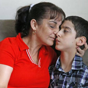 Un nuevo comienzo para niño cubano con parálisis cerebral y su familia
