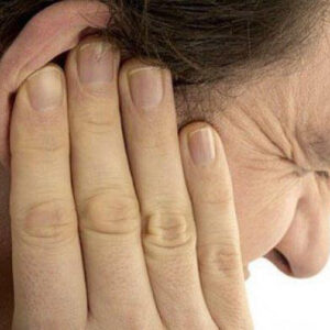 ¿Qué provoca un dolor agudo y un zumbido en el oído?
