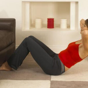 Mujer haciendo ejercicio en casa
