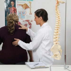 Mujer en el doctor.