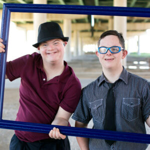 Dos jóvenes con síndrome de Down.