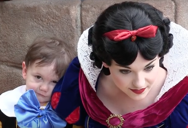 VIDEO: Niño con autismo se enamora de Blancanieves – Todos Somos Uno