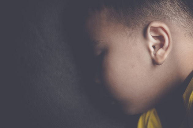 Niño de 7 años muere luego de que sus padres traten su infección de oído con estos remedios; el peligro que se esconde detrás
