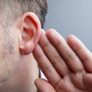 Expresión típica por quienes tienen dificultar para escuchar