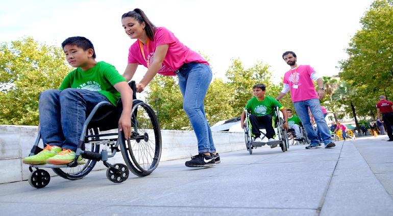 Lanzan convocatoria de becas para personas con discapacidad